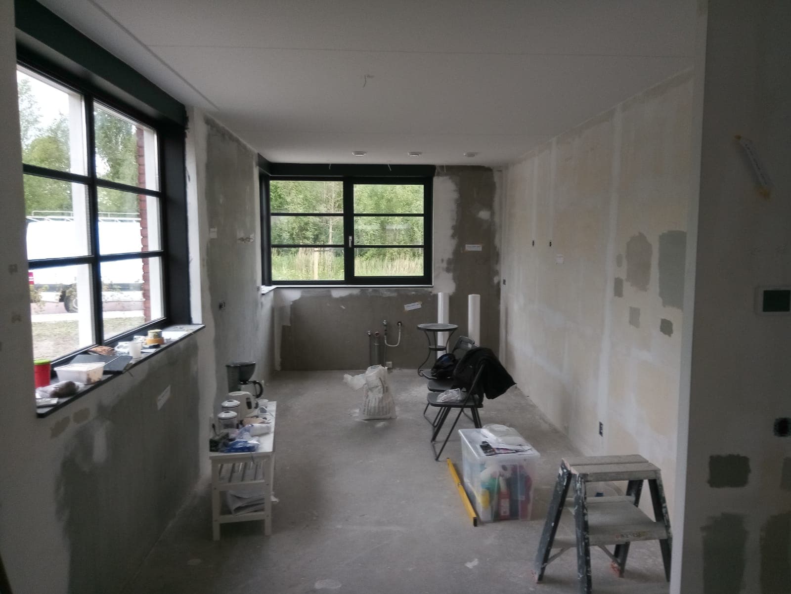 Kale keuken in een nieuwbouwwoning